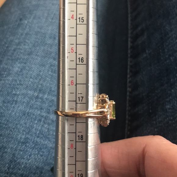 10K peridot diamond ring - Picture 8 of 9